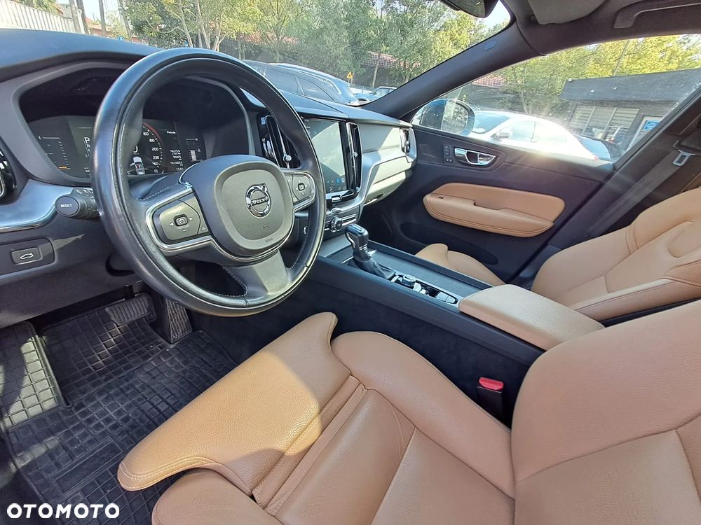 Volvo XC 60 T5 GPF Momentum - 6