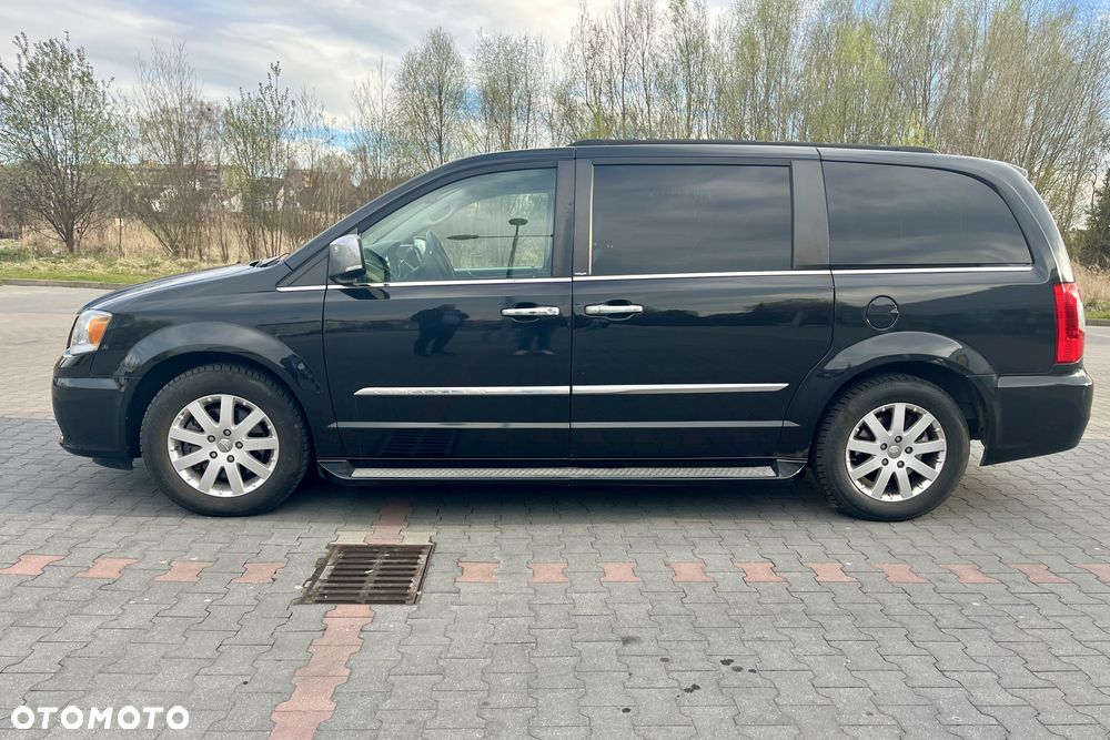 Chrysler Town & Country 3.6 Limited - 13