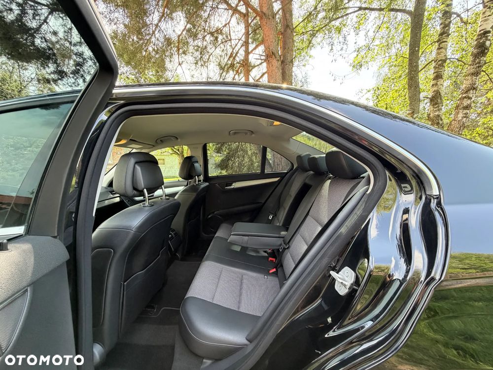 Mercedes-Benz Klasa C 250 CDI DPF 4Matic 7G-TRONIC BlueEFFICIENCY Avantgarde - 21