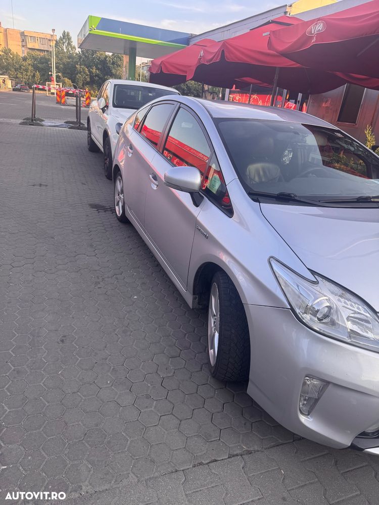 Toyota Prius 1.8 Dual VVT-i Luna - 3