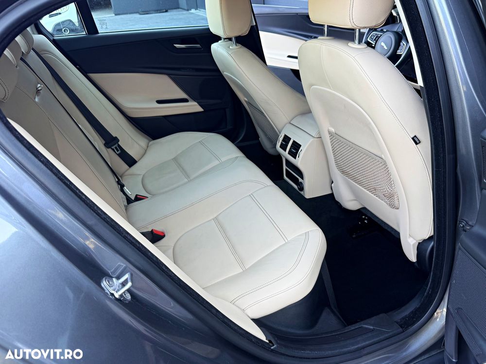 Jaguar XE 20d Aut. Prestige - 18