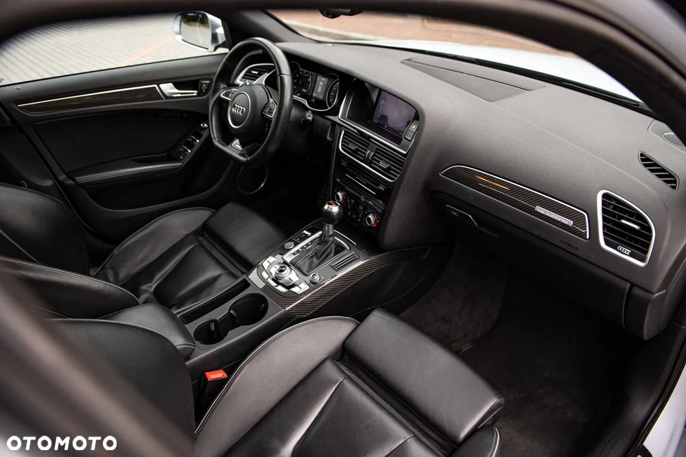 Audi RS4 Limousine - 25