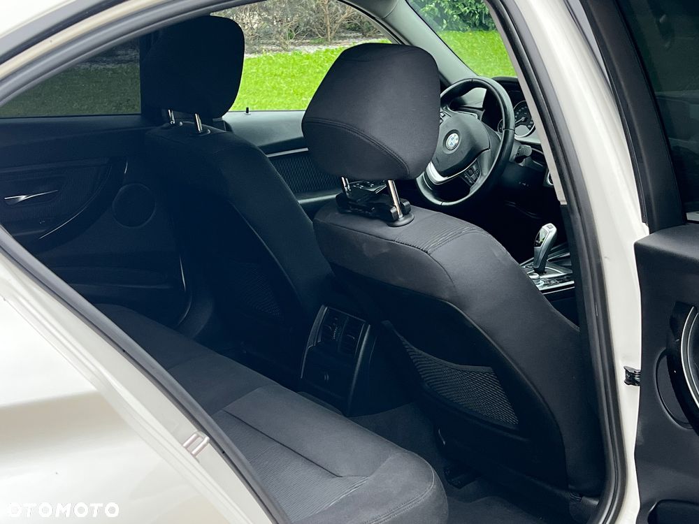 BMW Seria 3 318i - 14