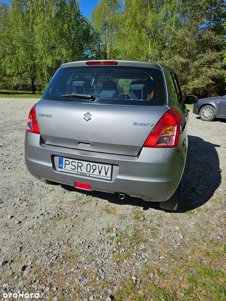 Suzuki Swift - 4