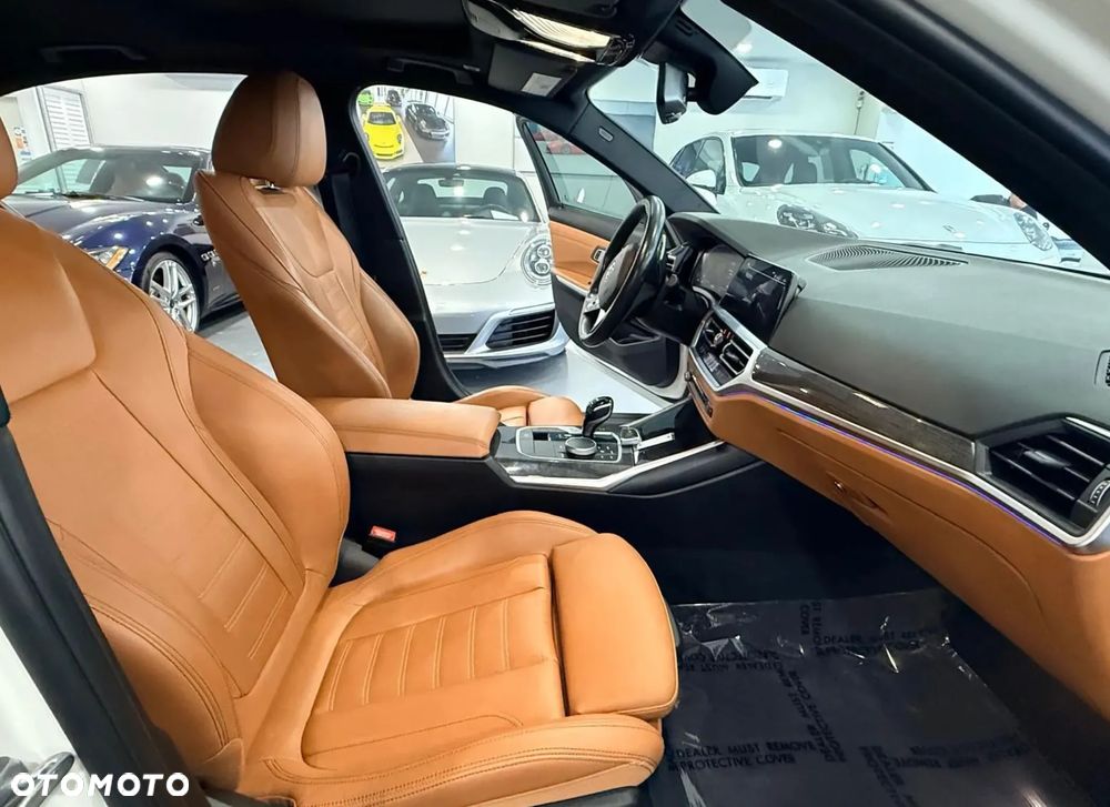 BMW Seria 3 330i xDrive M Sport - 9