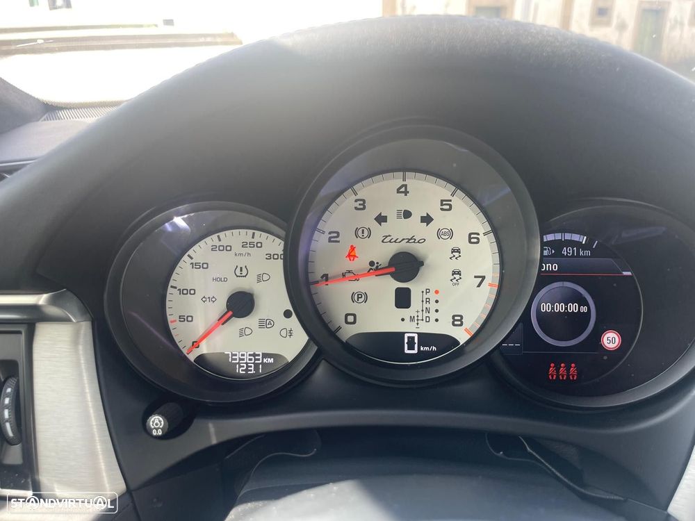 Porsche Macan Turbo PDK - 21