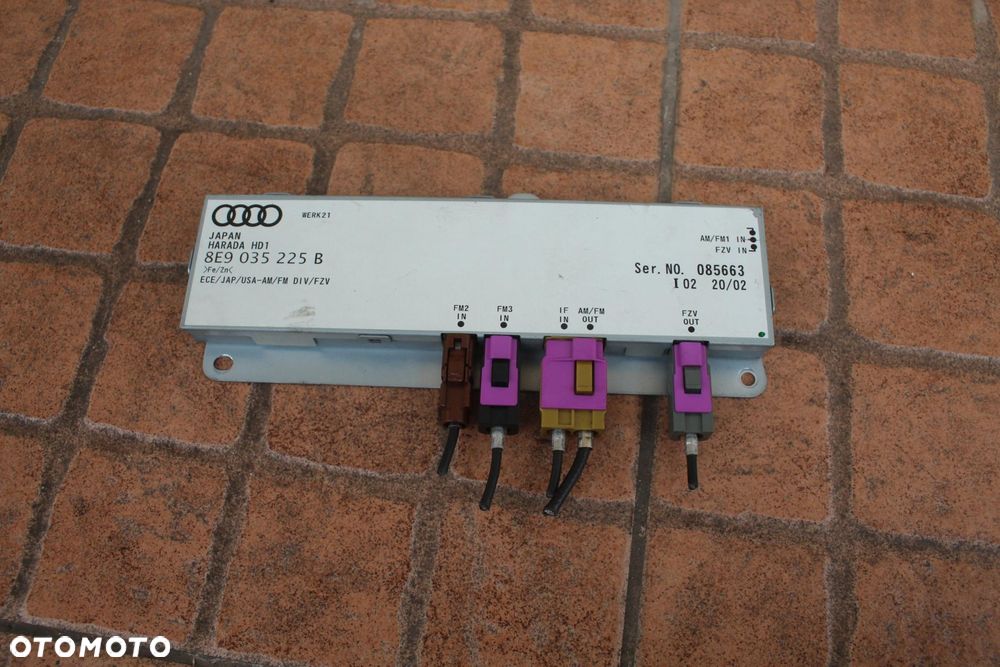 WZMACNIACZ ANTENOWY AUDI A4 B6 8E9035225B - 1
