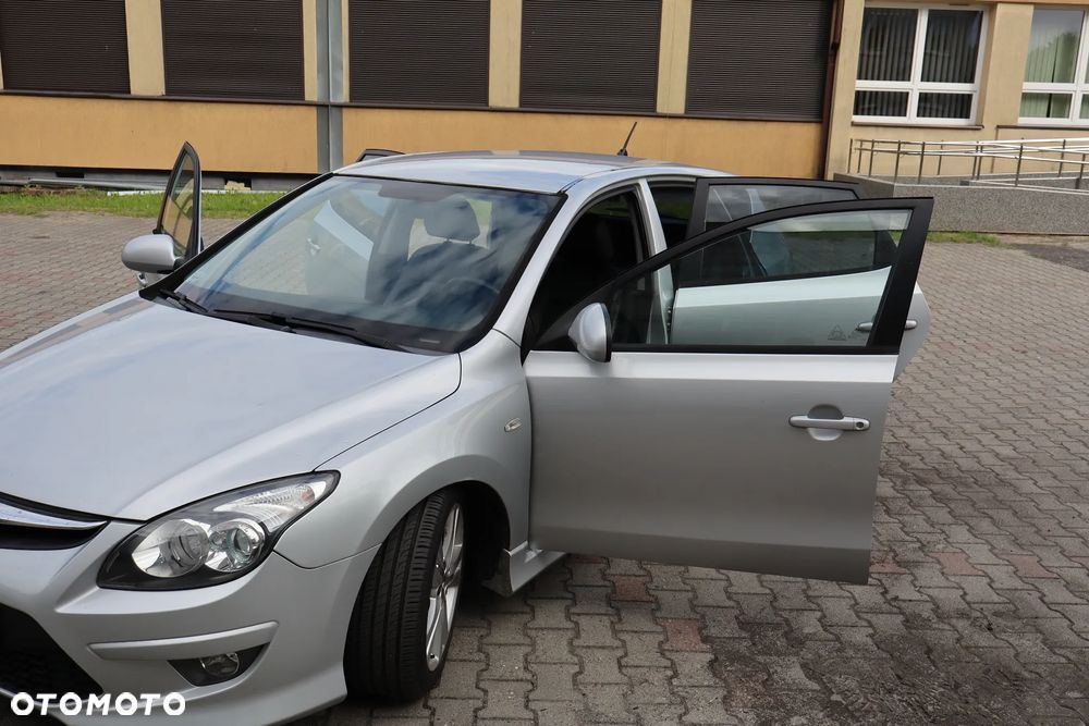 Hyundai i30 1.6 CRDi Classic + - 16