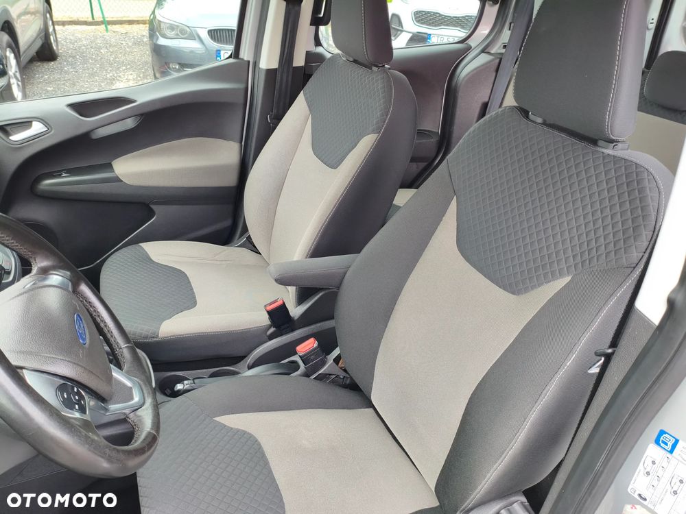 Ford Transit Courier - 19