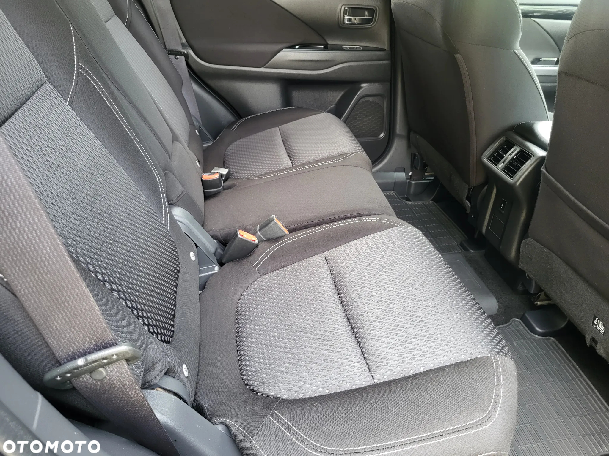 Mitsubishi Outlander 2.4 4WD Plug-In Hybrid Intro Edition - 29