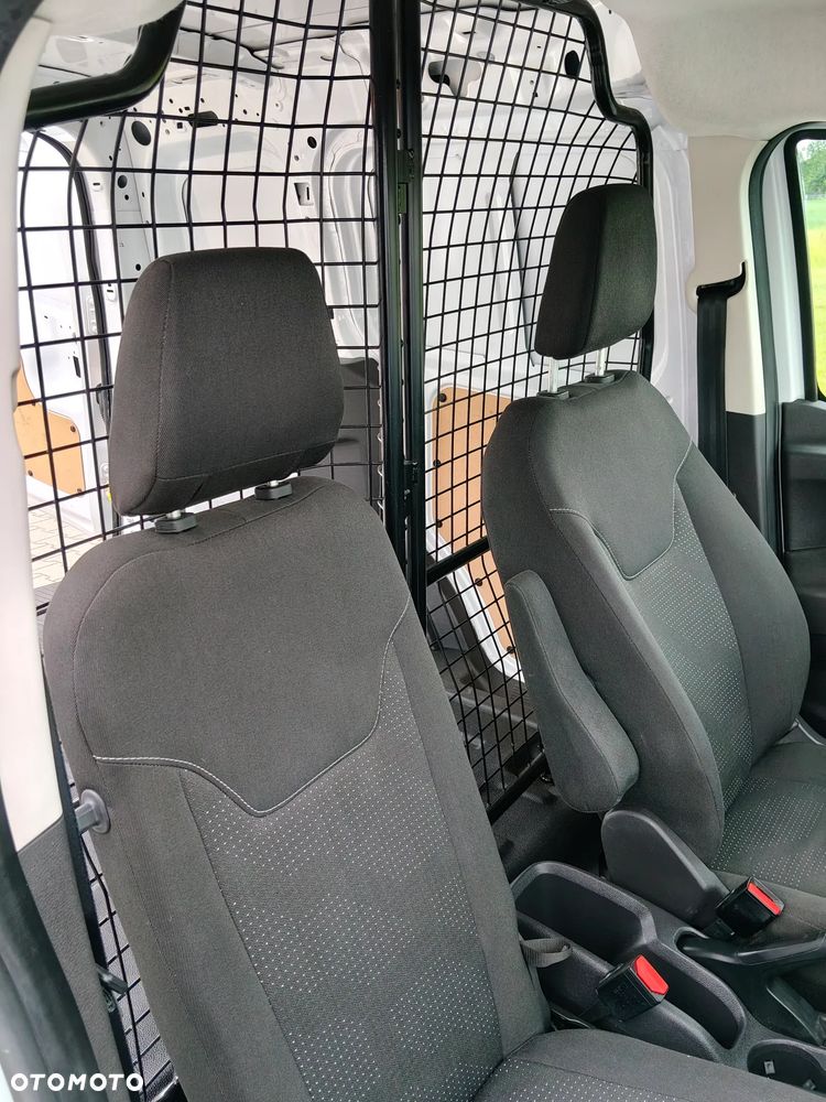 Ford Transit Courier - 16