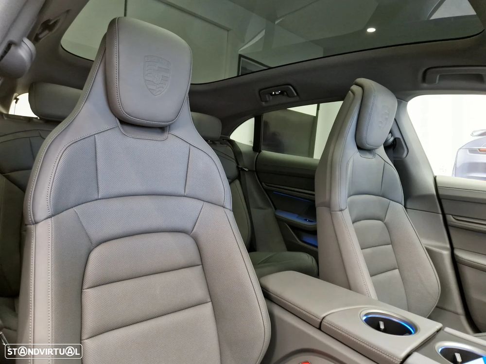 Porsche Taycan Sport Turismo - 23
