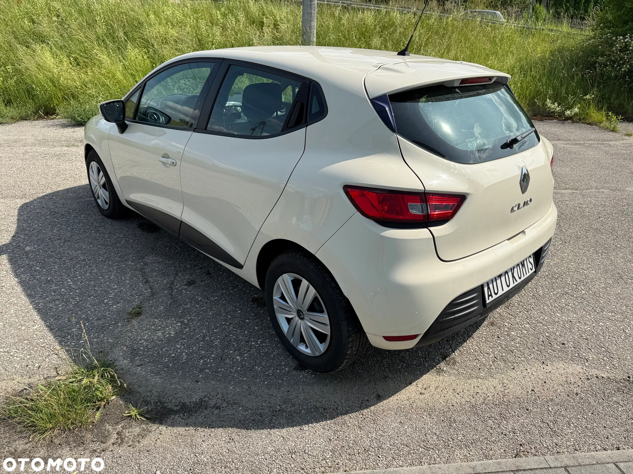 Renault Clio 1.2 16V 75 Life - 21
