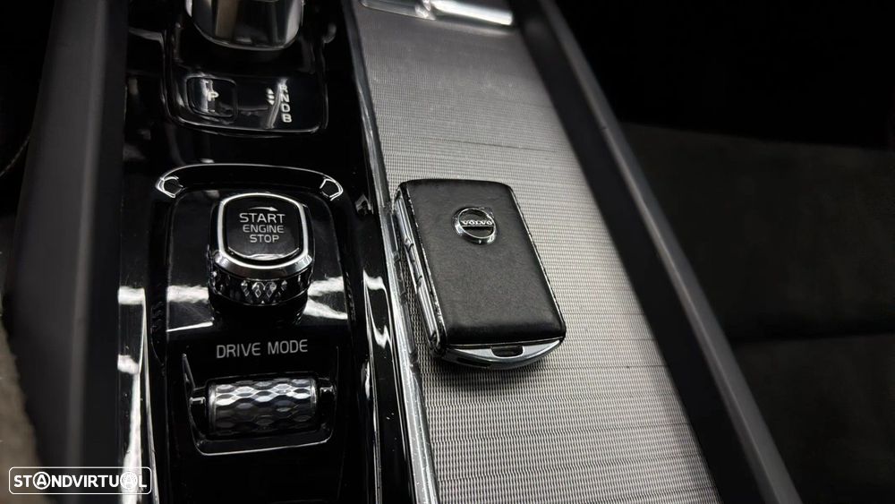 Volvo XC 60 2.0 T8 PHEV R-Design AWD - 18