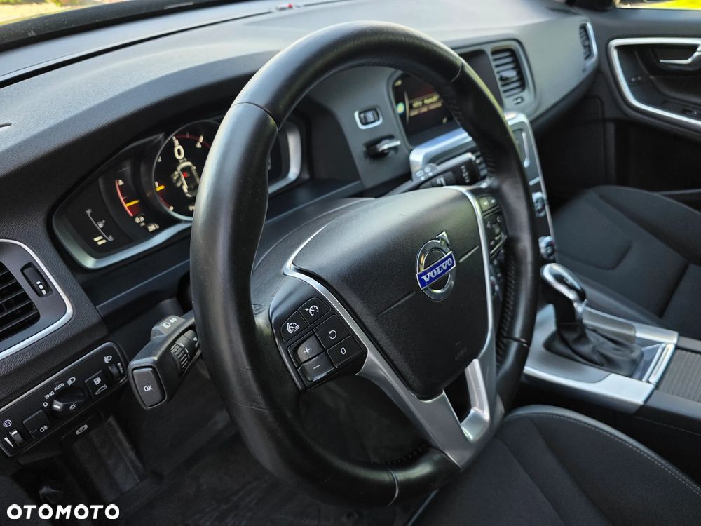 Volvo V60 D4 Geartronic Momentum - 19
