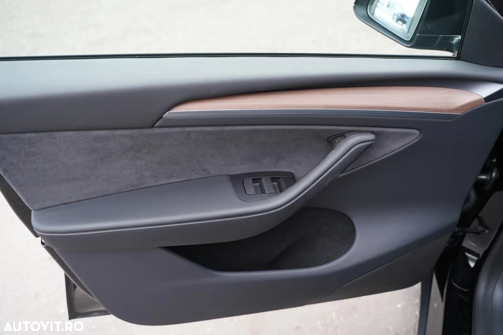 Tesla Model Y Performance Dual Motor AWD - 3