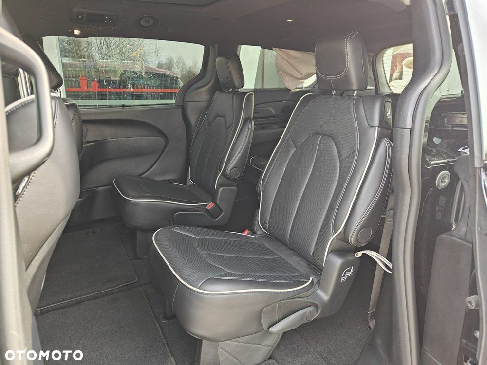 Chrysler Pacifica - 24