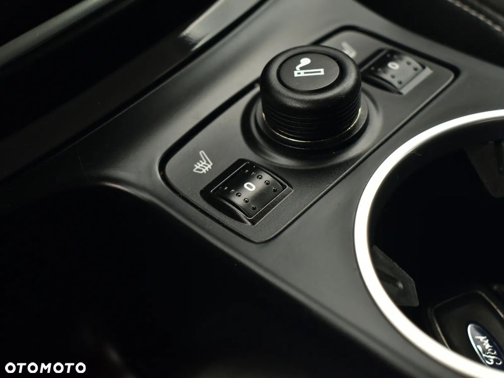 Ford Kuga - 32