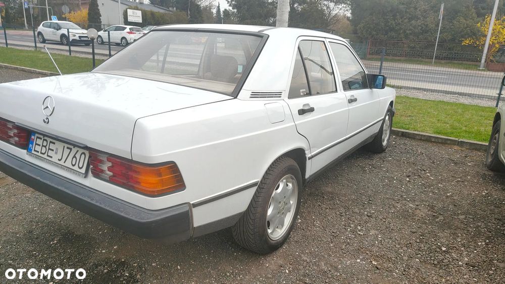 Mercedes-Benz W201 (190) - 2