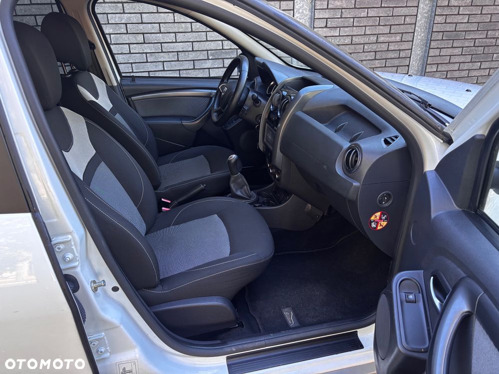 Dacia Duster 1.6 SCe Blackshadow S&S - 9