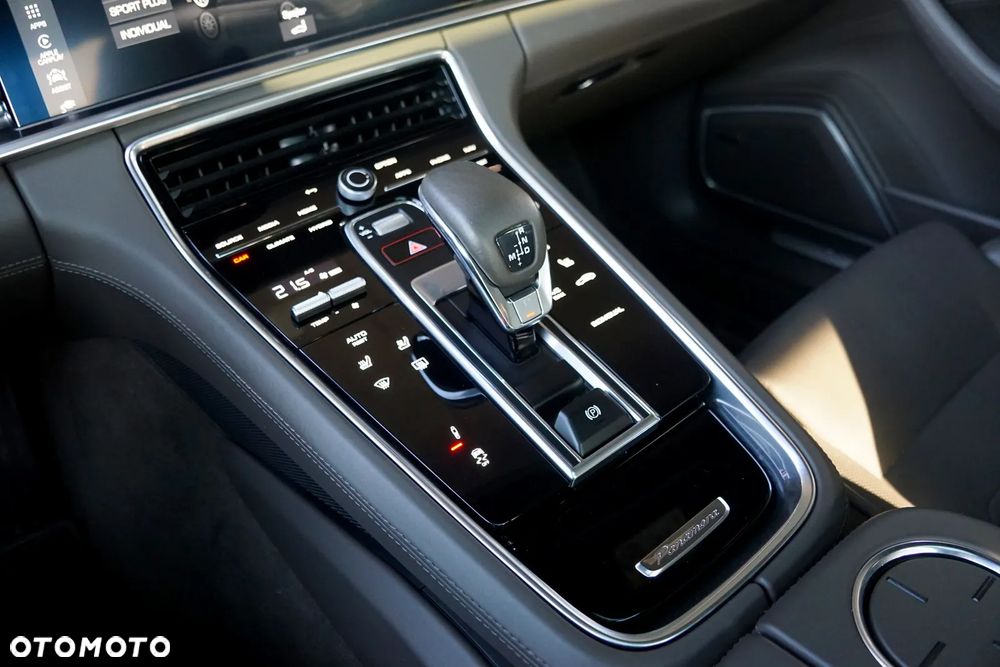Porsche Panamera 4 E-Hybrid - 35