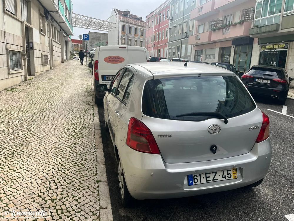 Toyota Yaris 1.0 VVT-i - 10