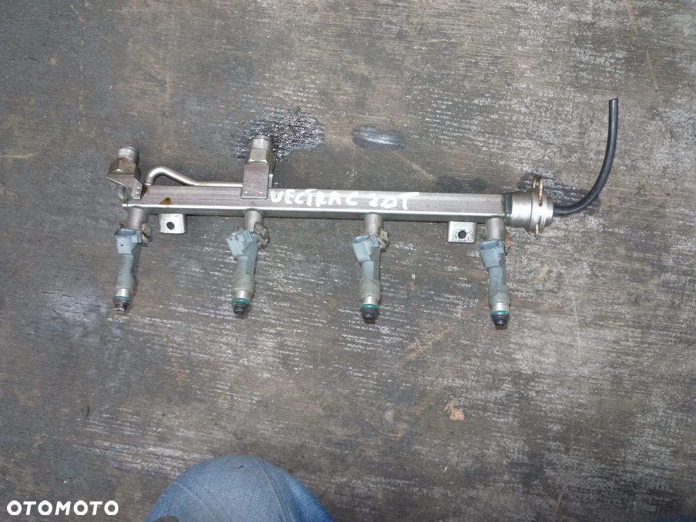 OPEL VECTRA C LIFT 2.0 T LISTWA WTRYSKOWA 55556681 - 1