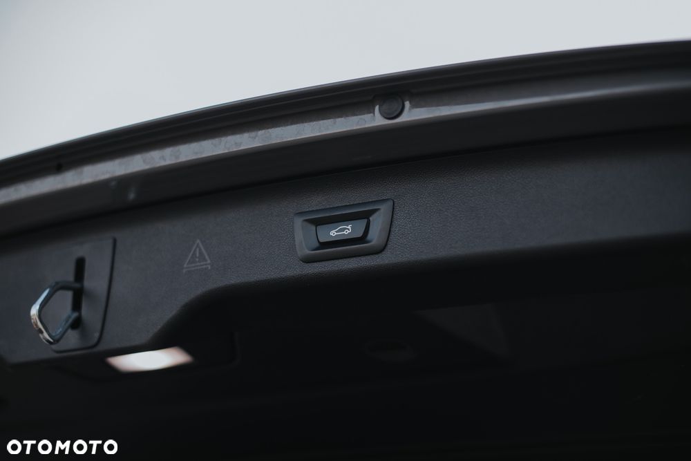 BMW Seria 5 520i - 27
