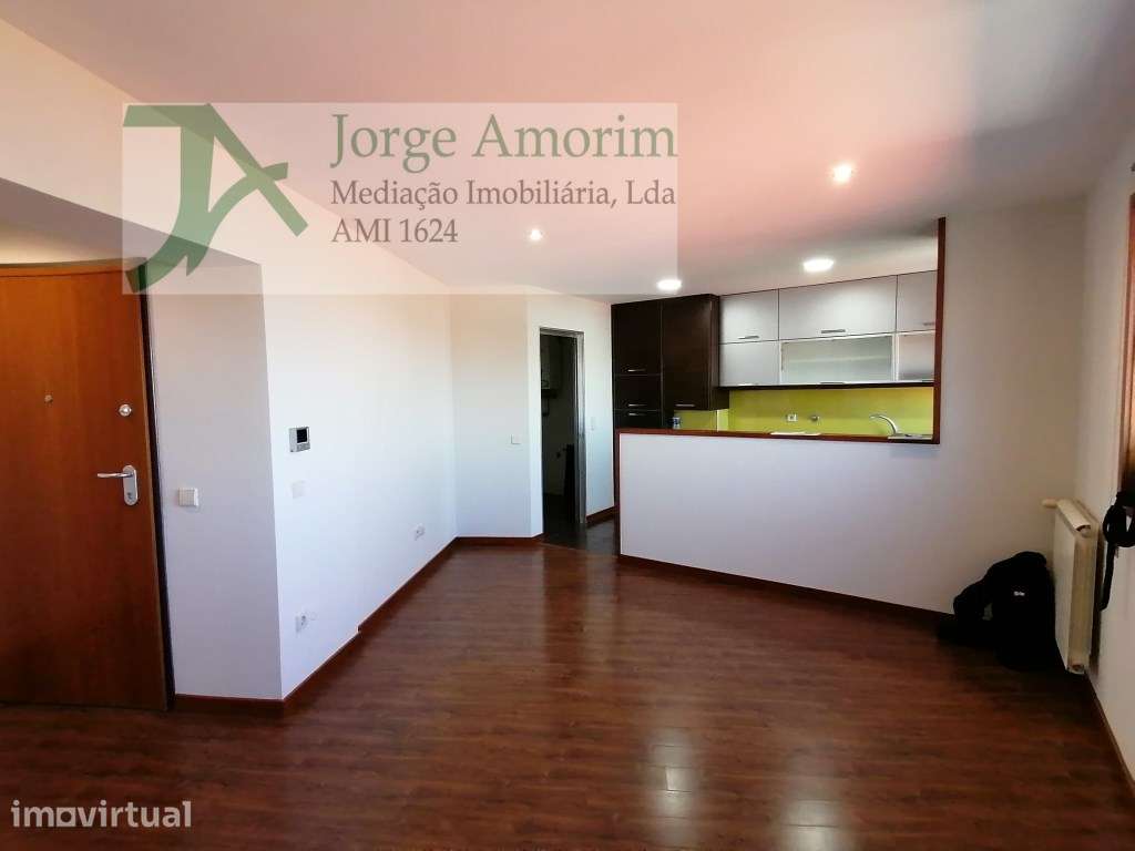 Apartamento T1 no 2º andar. L. garagem. Amial - Porto - Grande imagem: 4/12