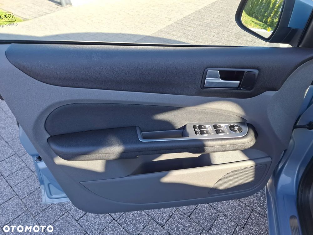 Ford Focus 1.6 16V Ghia - 10