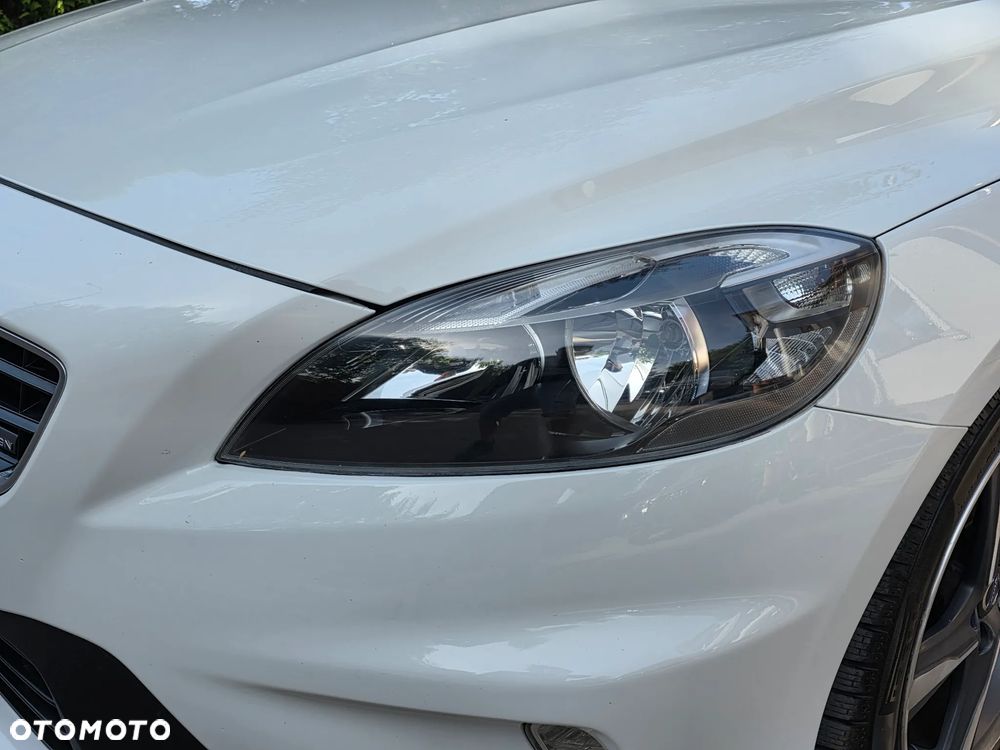 Volvo V40 D2 R Design - 12