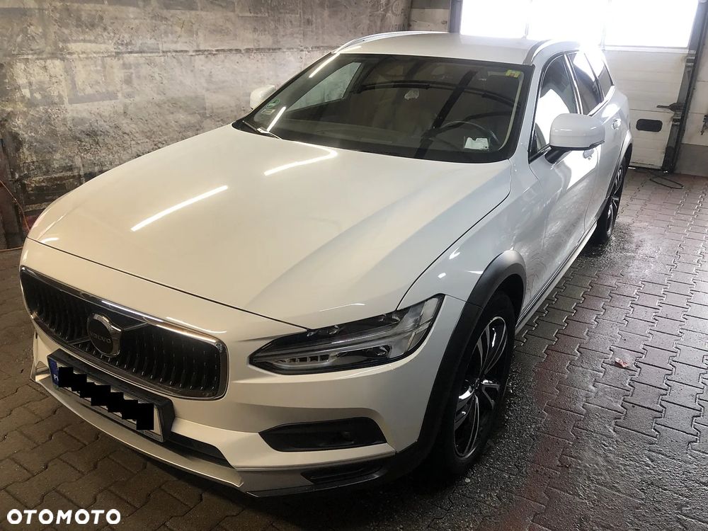Volvo V90 Cross Country - 38