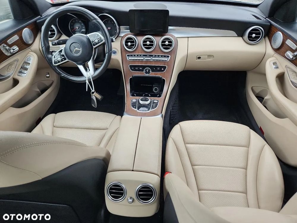 Mercedes-Benz Klasa C 300 9G-TRONIC - 7