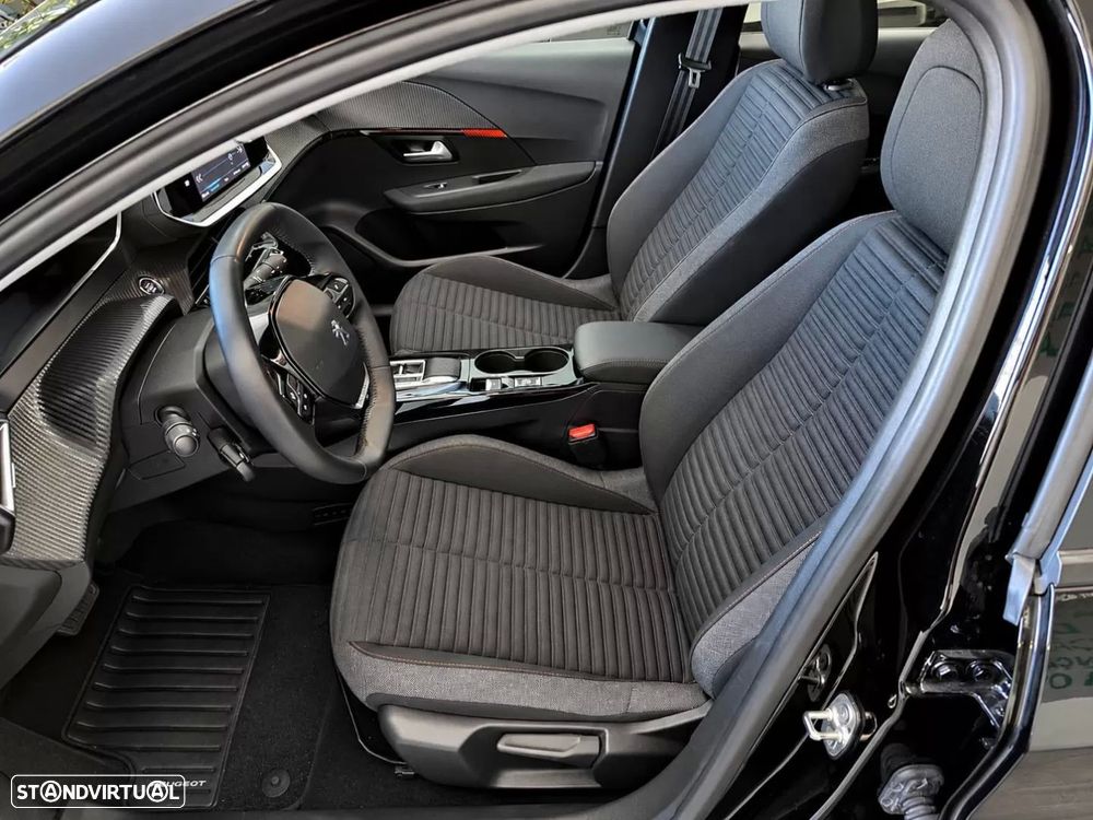 Peugeot e-208 50 kWh Active Pack — fotografia 10
