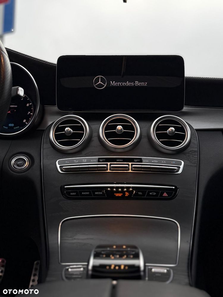 Mercedes-Benz Klasa C 200 4Matic 9G-TRONIC - 22