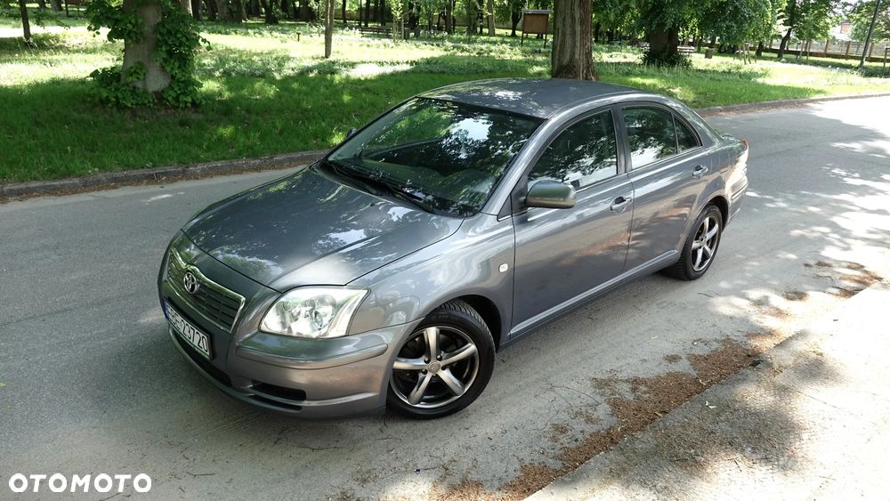 Toyota Avensis - 1