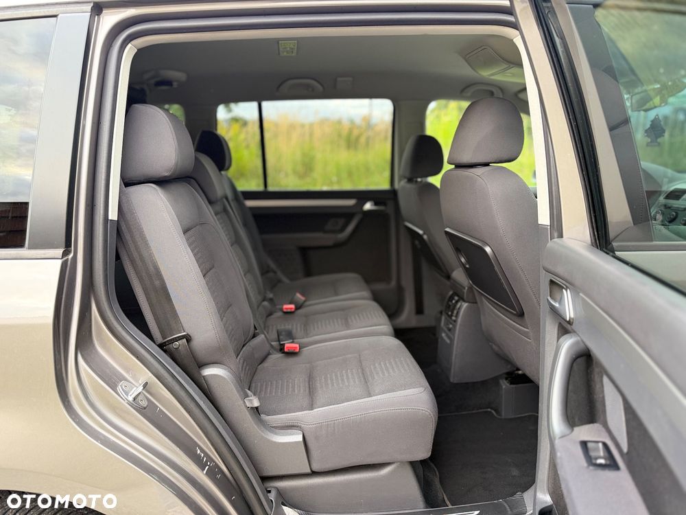 Volkswagen Touran - 13