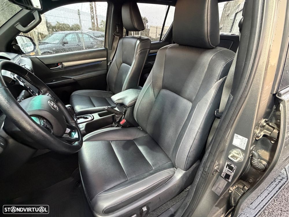 Toyota Hilux 2.8 D-4D 4WD Invincible TA - 7