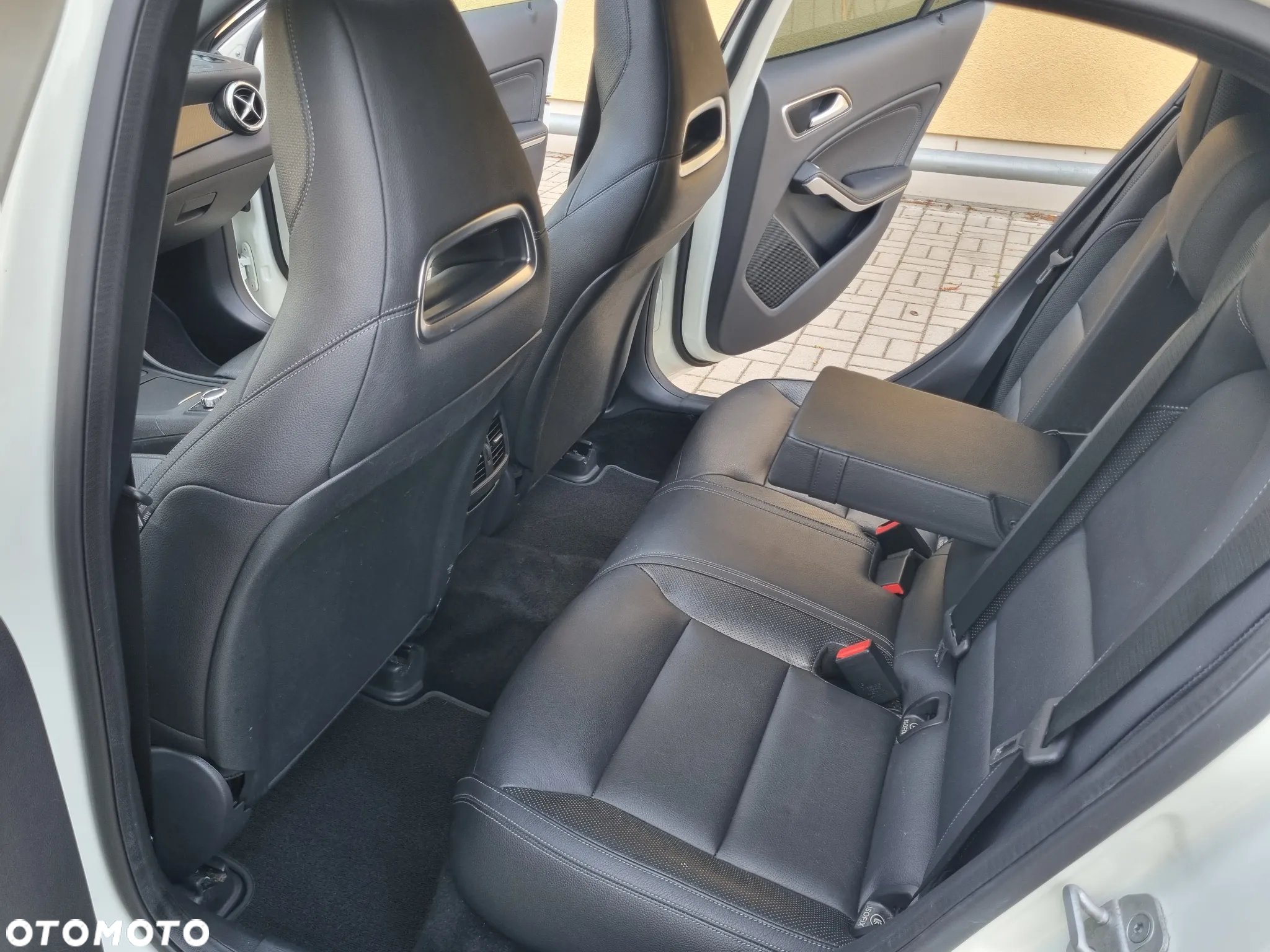 Mercedes-Benz GLA 250 7G-DCT Urban - 24