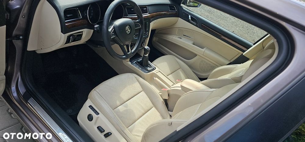 Skoda Superb 2.0 TDI 4x4 Platinum - 9