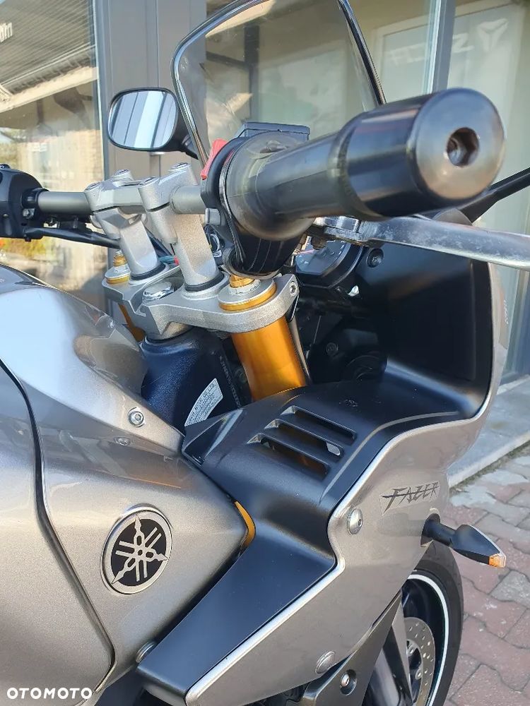 Yamaha FZ - 28