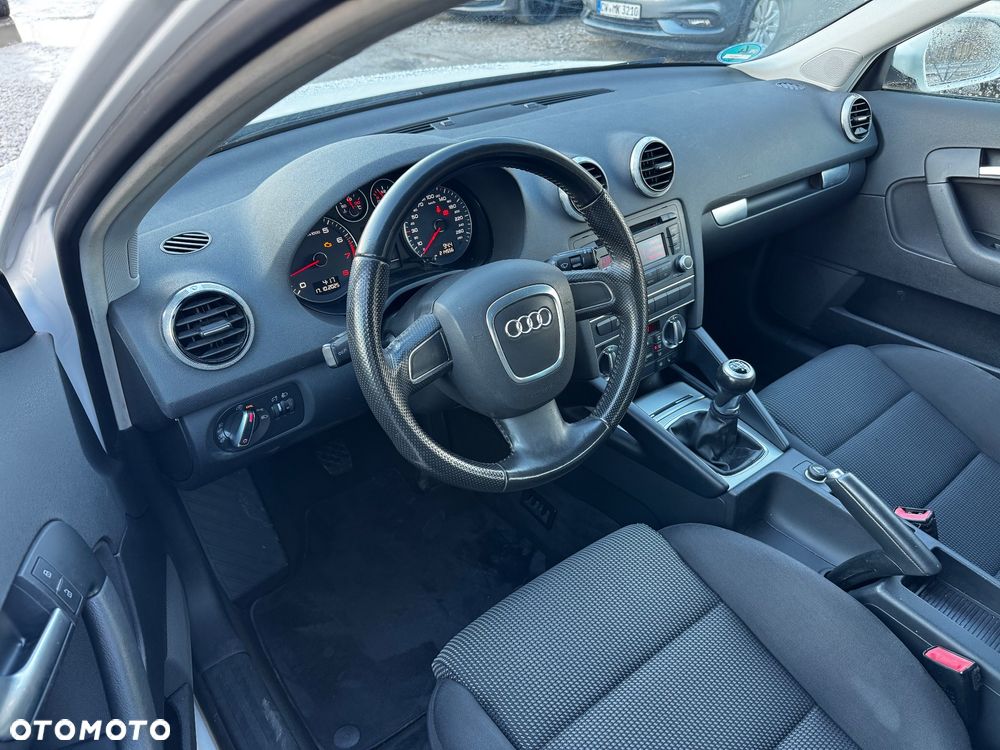 Audi A3 Sportback 1.6 Ambiente - 31