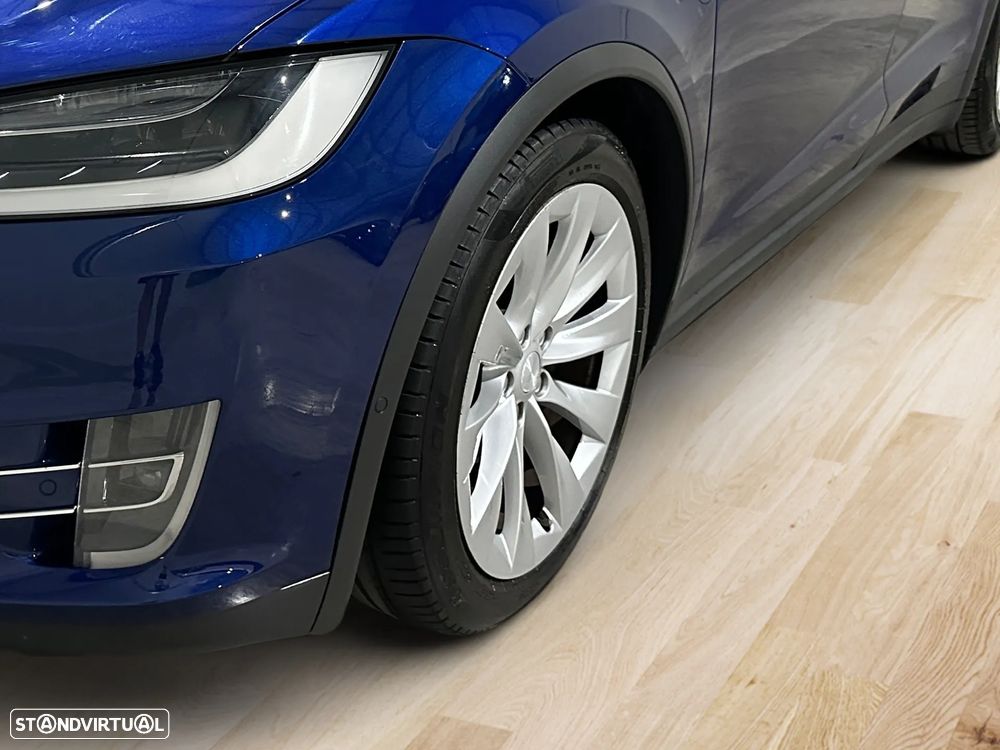 Tesla Model X 90D - 6