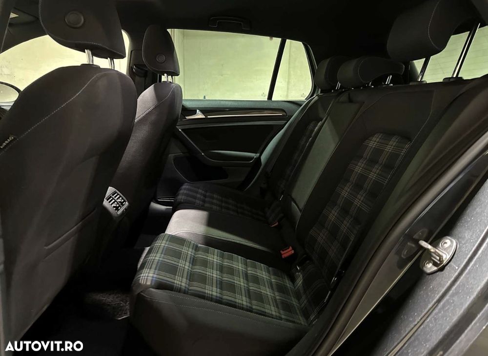 Volkswagen e-Golf - 13