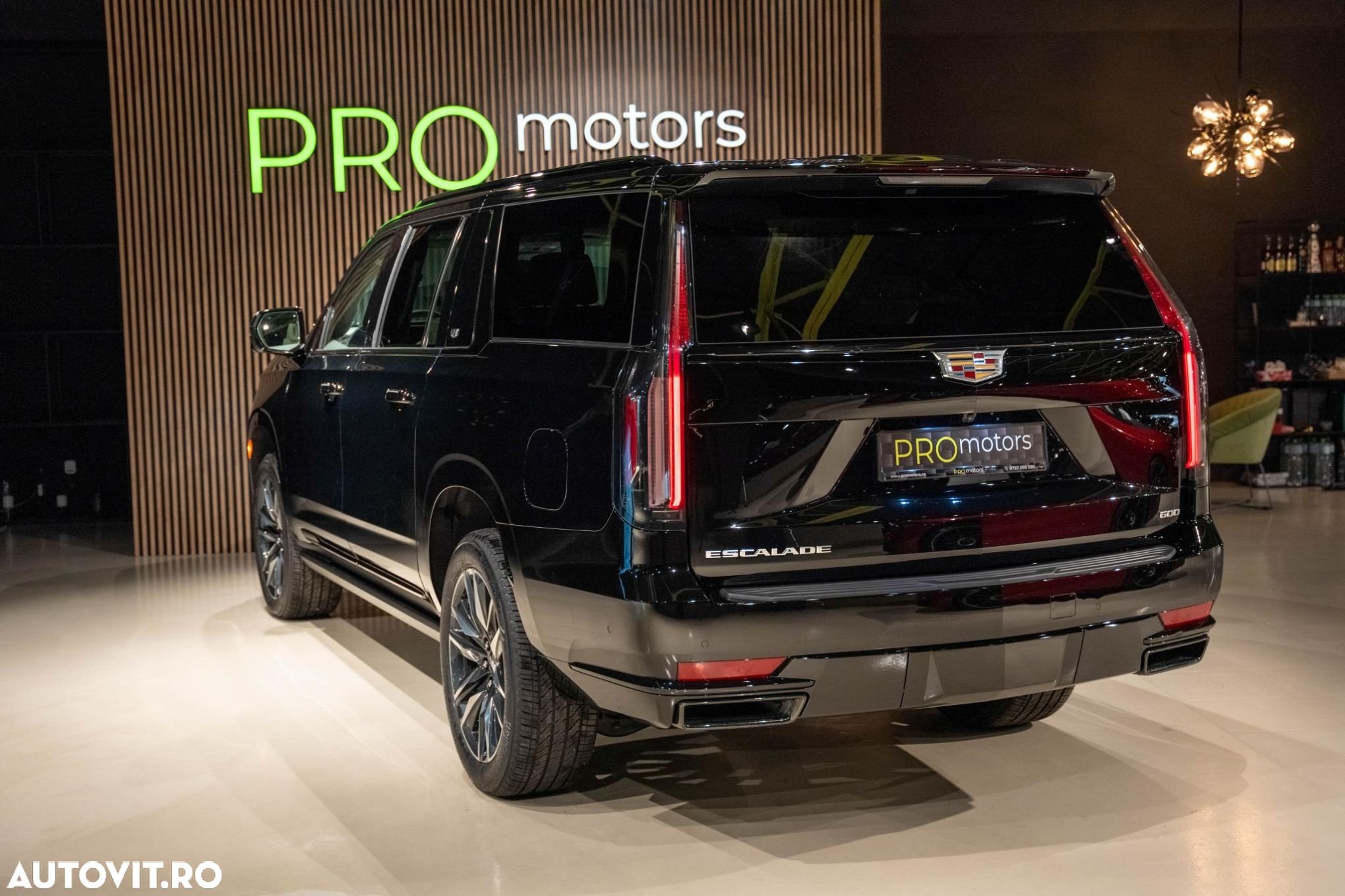 Cadillac Escalade - 20