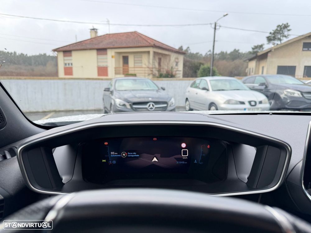 Peugeot 2008 1.2 PureTech GT Line - 28