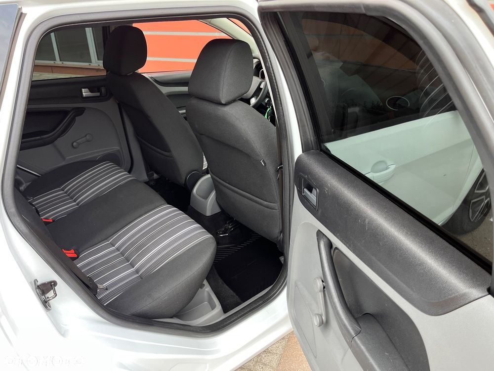 Ford Focus 1.6 16V Style - 31