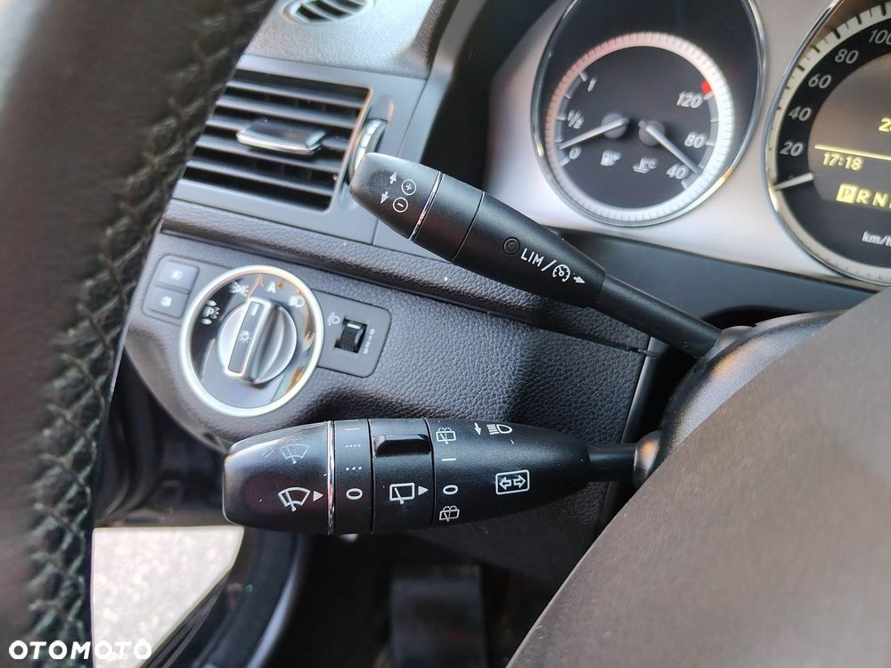 Mercedes-Benz Klasa C 220 CDI DPF Automatik BlueEFFICIENCY Avantgarde - 33