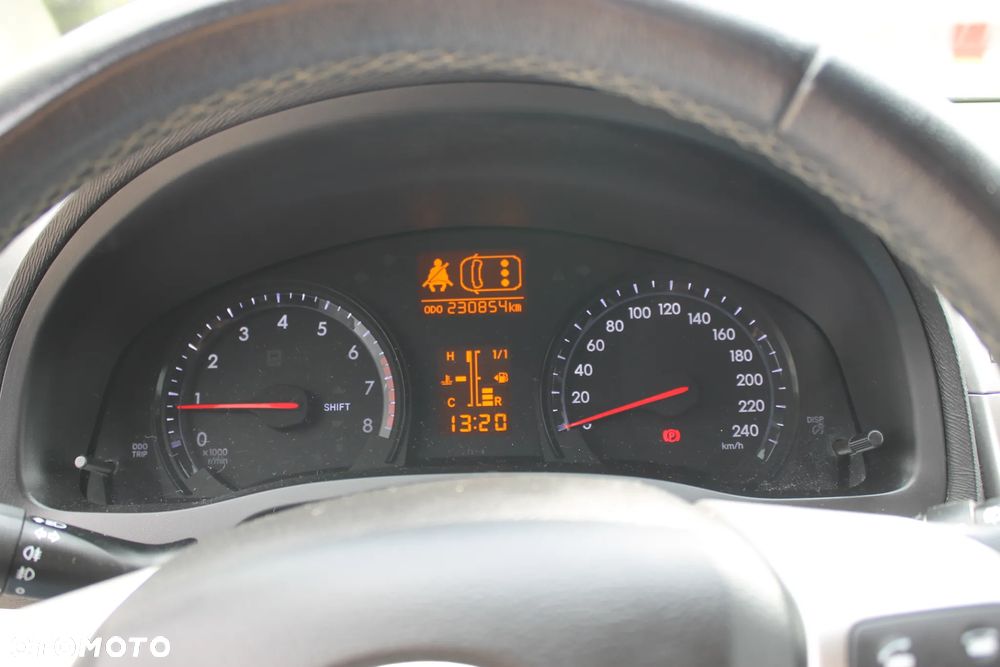 Toyota Avensis 1.8 Premium - 17