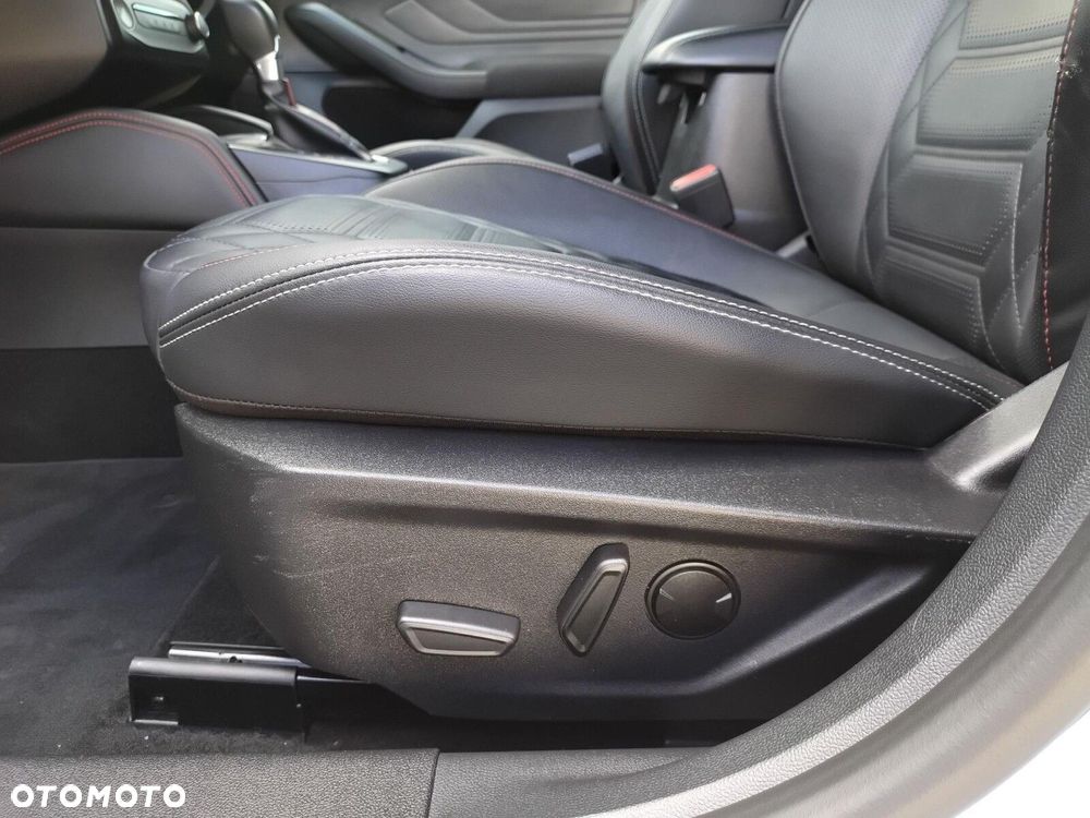 Ford Focus 1.0 EcoBoost Hybrid ST-LINE X - 29